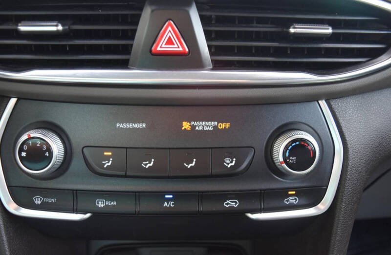 2020 Hyundai Santa Fe SE