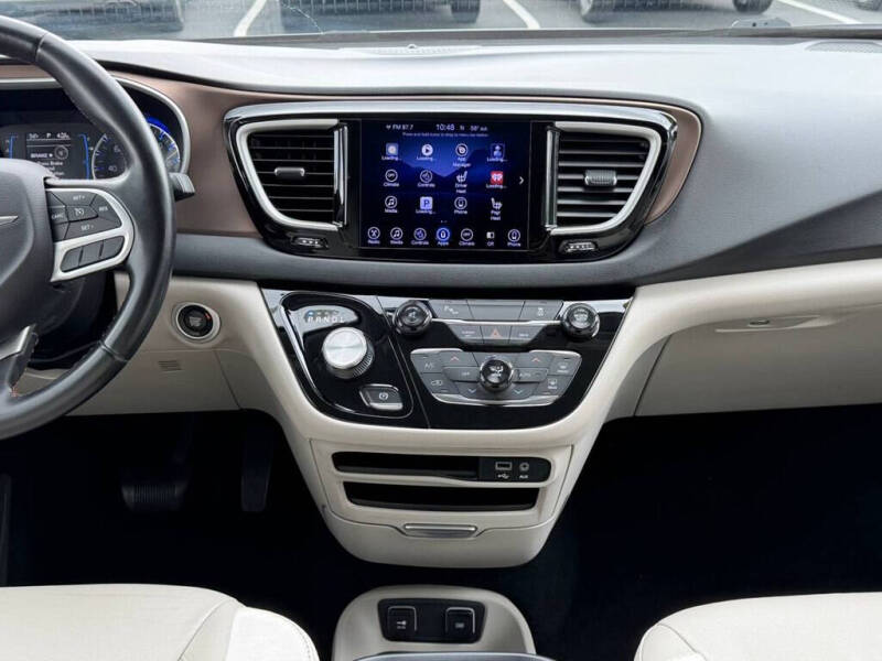 2017 Chrysler Pacifica Touring Plus