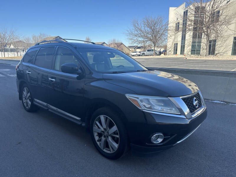 2014 Nissan Pathfinder for sale at The Car-Mart in Bountiful UT
