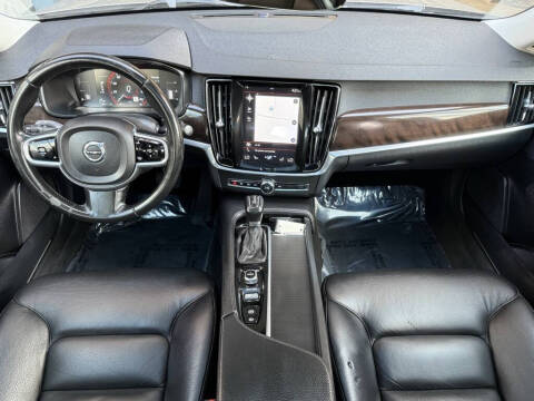 2017 Volvo S90 T5 Momentum