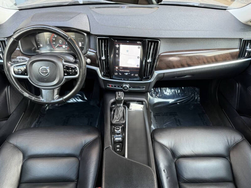 2017 Volvo S90 T5 Momentum