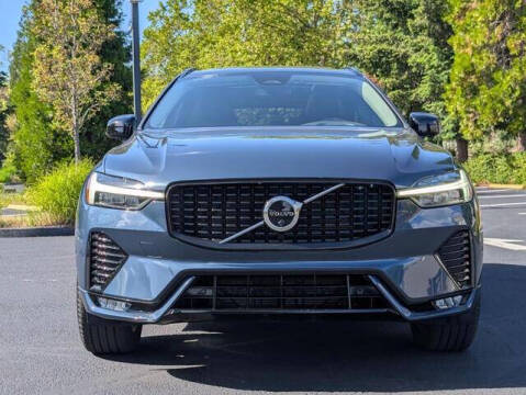 2025 Volvo XC60 B5 Plus Dark Theme