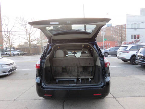2019 Toyota Sienna XLE 8-Passenger