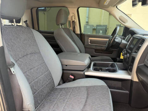 2017 RAM 1500 SLT