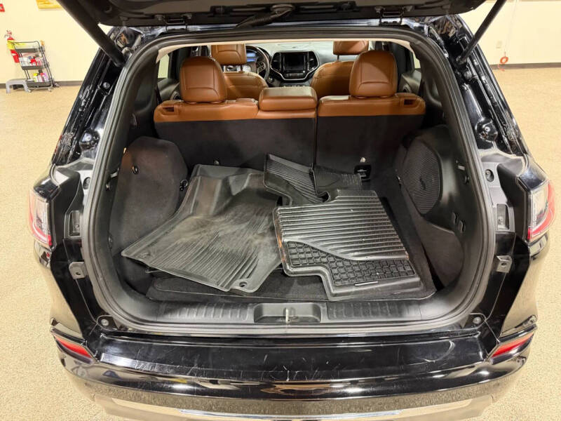 2019 Jeep Cherokee Overland