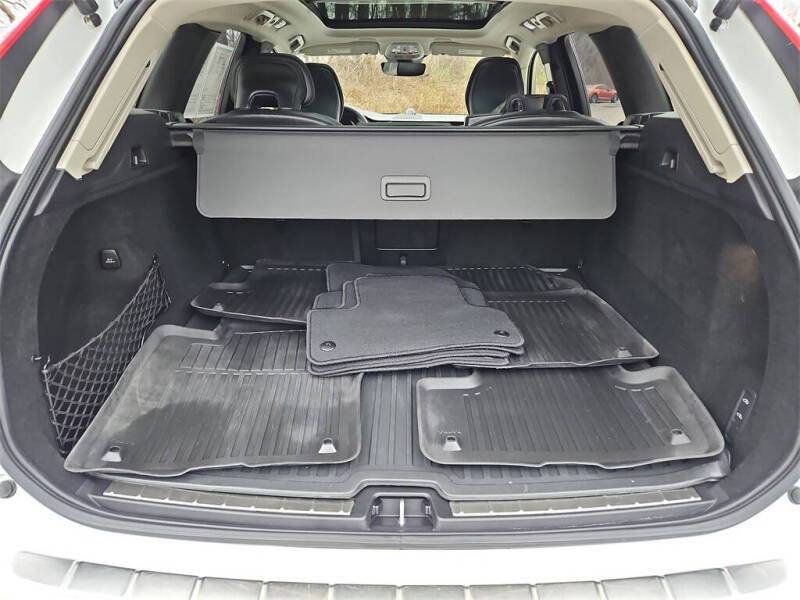 2023 Volvo XC60 B6 Ultimate Dark Theme