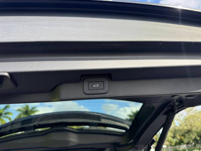 2024 Land Rover Discovery P300 S