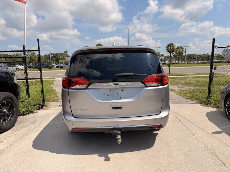 2017 Chrysler Pacifica Touring-L Plus