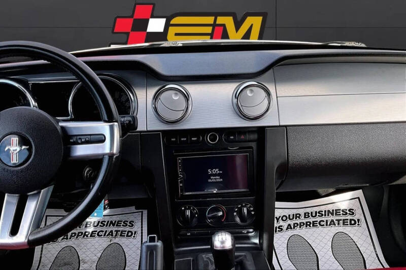 2005 Ford Mustang GT Deluxe