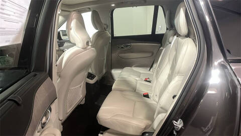 2023 Volvo XC90 Recharge T8 Ultimate Dark Theme