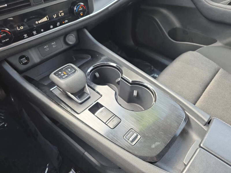 2025 Nissan Rogue SV