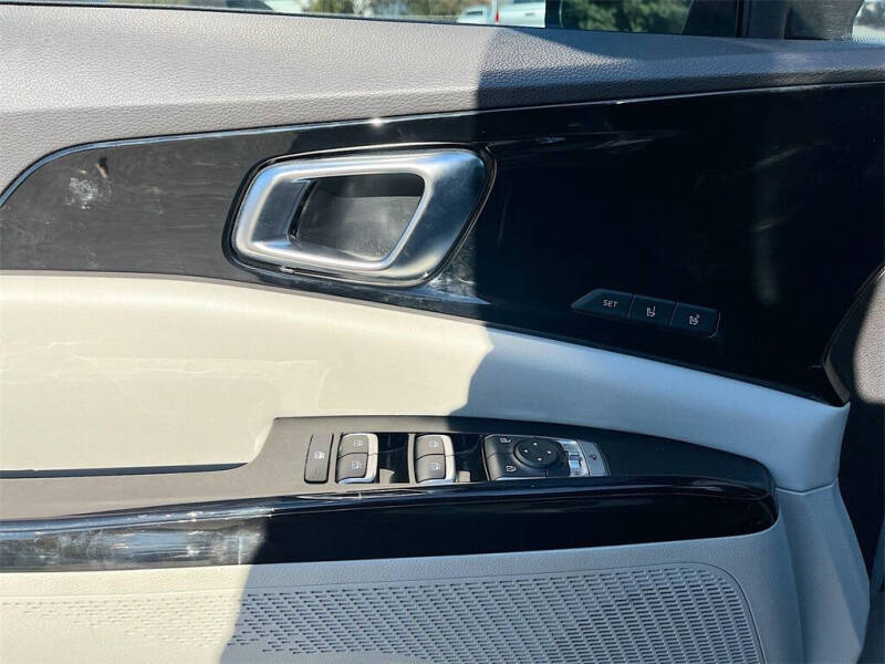 2024 Kia Carnival SX