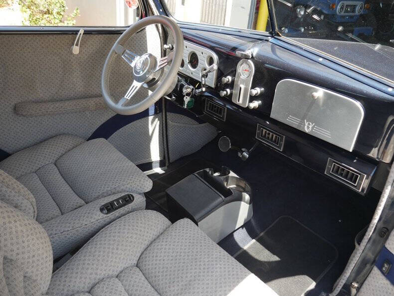 1937 Ford Deluxe