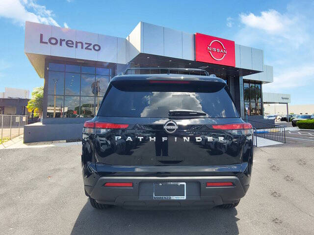 2025 Nissan Pathfinder SV