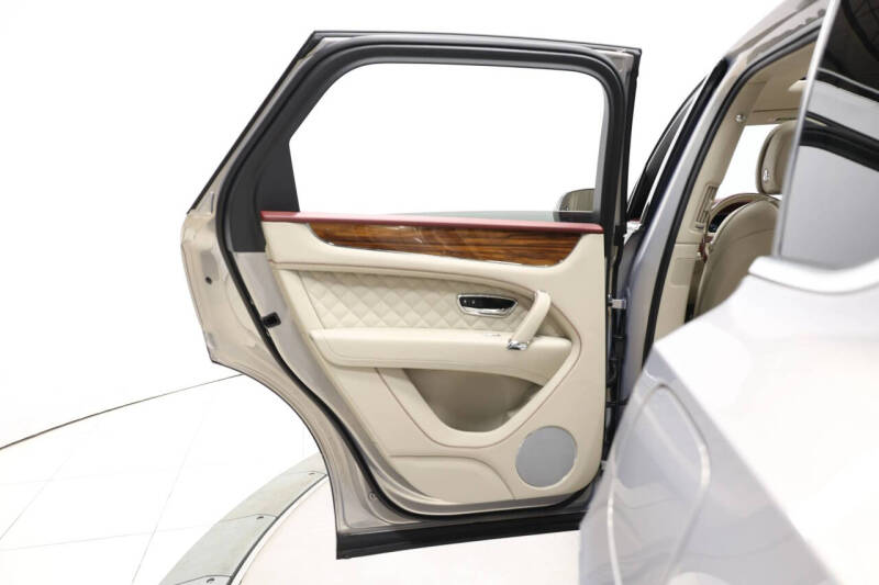 2020 Bentley Bentayga Hybrid