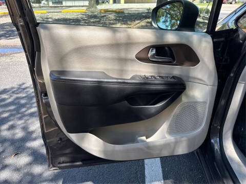 2020 Chrysler Voyager LXi