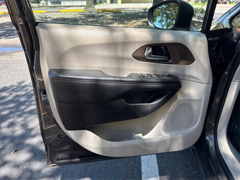 2020 Chrysler Voyager LXi