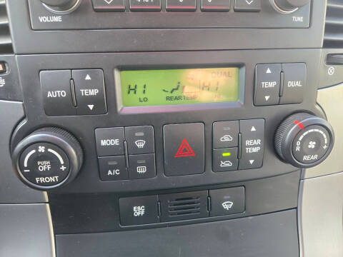 2007 Hyundai Entourage GLS