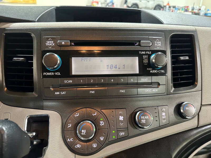 2012 Toyota Sienna