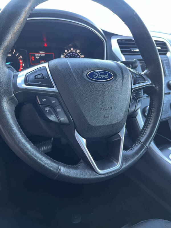 2016 Ford Fusion SE