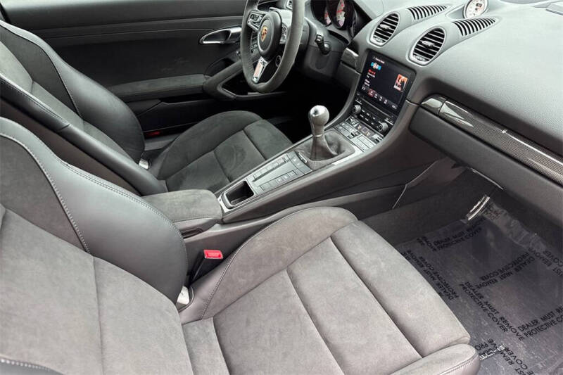 2023 Porsche 718 Cayman GTS 4.0