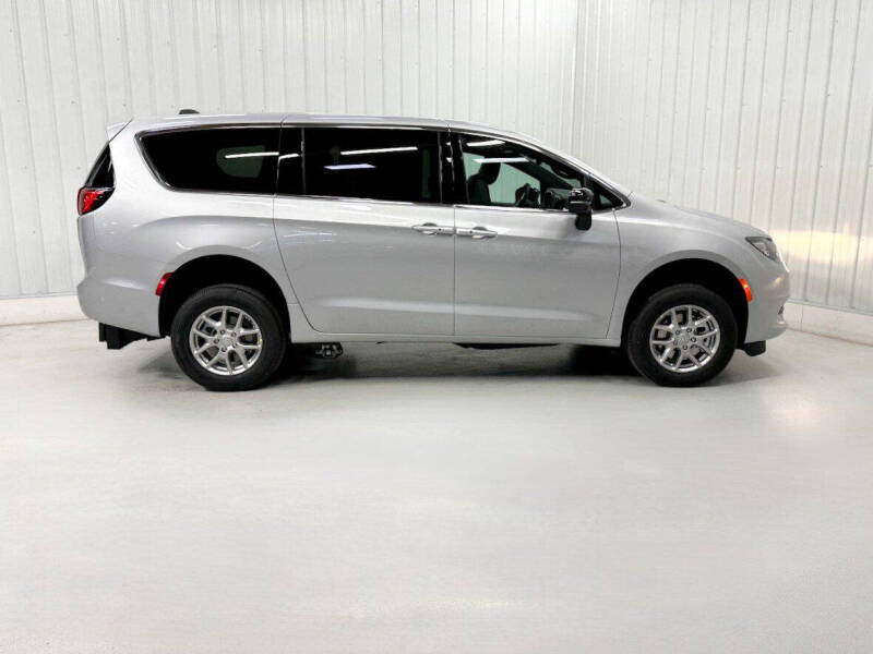 2025 Chrysler Pacifica Pinnacle