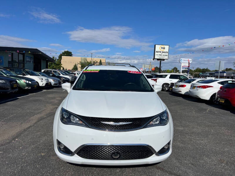 2017 Chrysler Pacifica Touring-L Plus