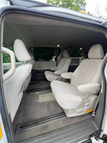 2012 Toyota Sienna