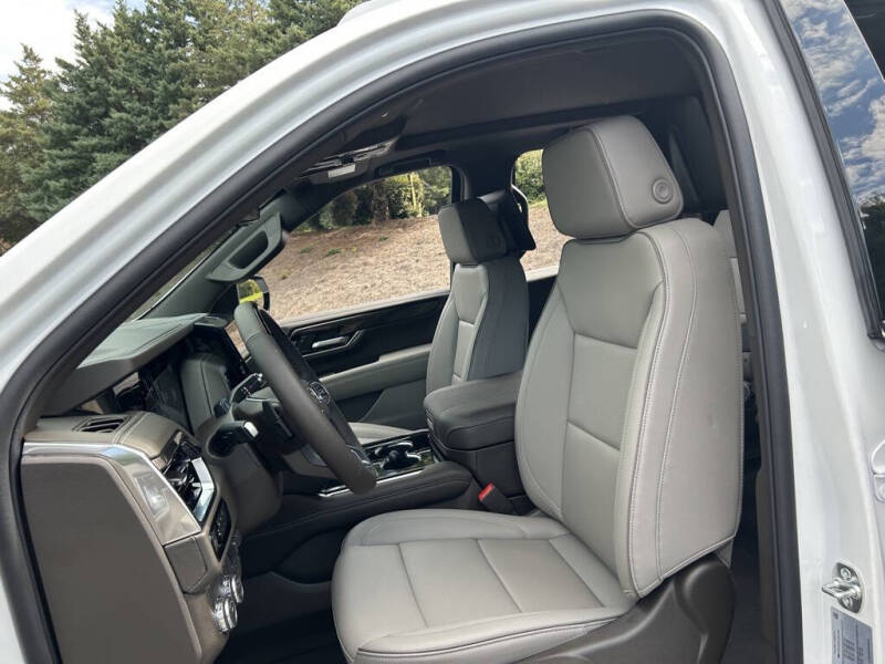 2025 GMC Yukon Elevation