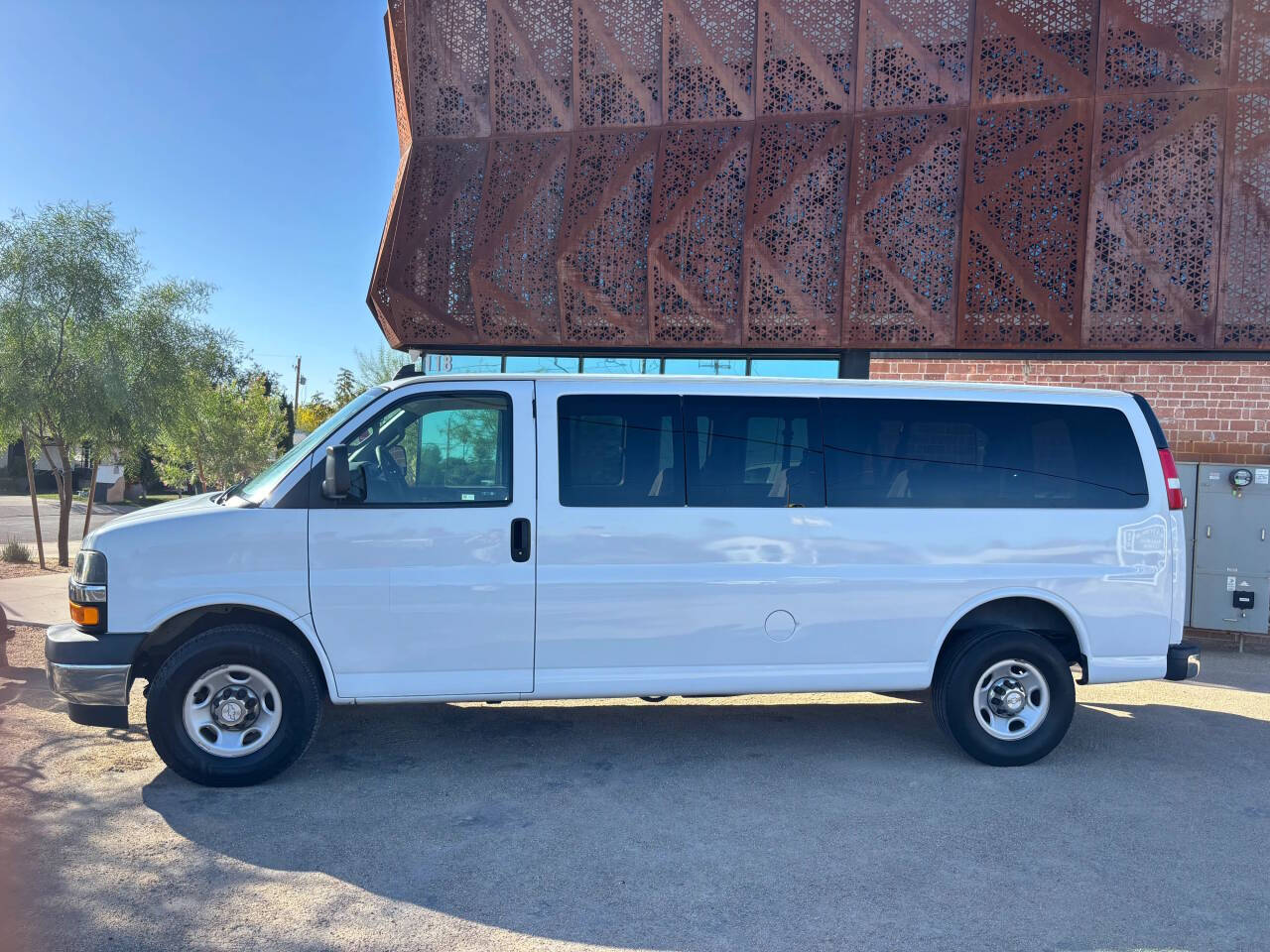 White 2019 Chevrolet Express LT 3500 LT 3500 3dr Extended Passenger Van 2