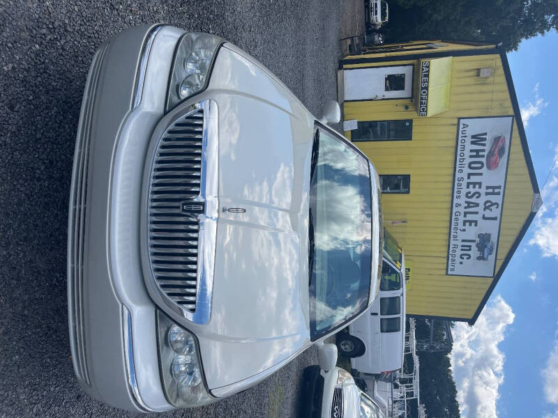 2007 Lincoln Town Car Signature Limited photo 2