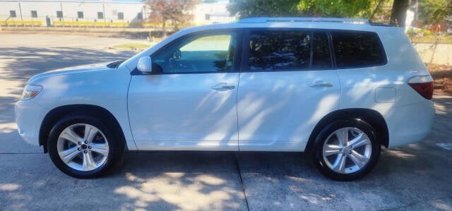 2008 Toyota Highlander for sale at Carmazon Auto LLC in Marietta, GA