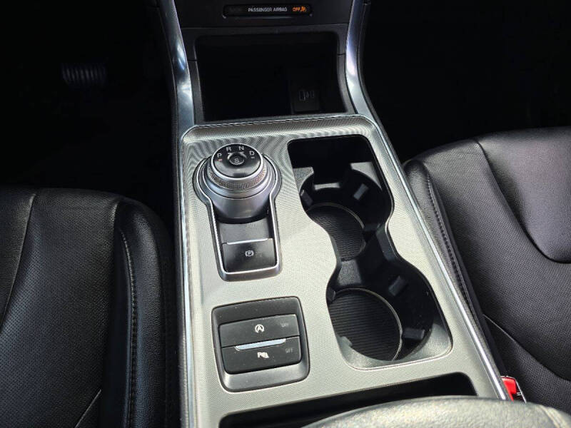2022 Ford Edge Titanium
