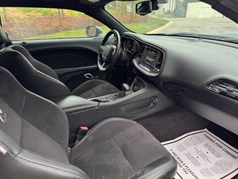 2017 Dodge Challenger 392 HEMI Scat Pack Shaker