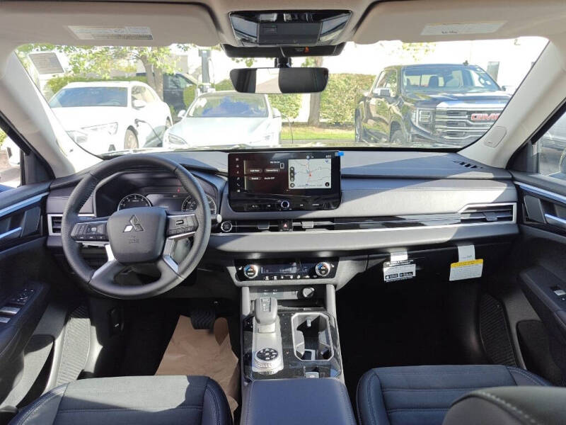 2025 Mitsubishi Outlander SE