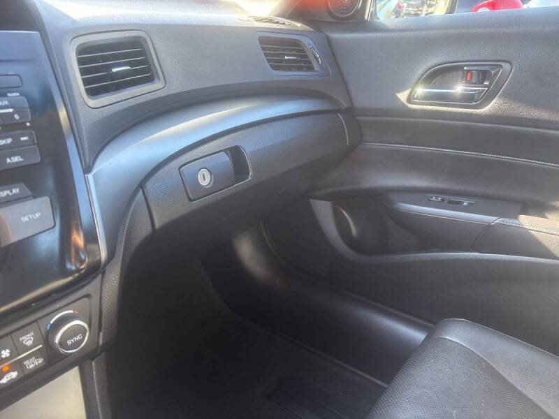 2013 Acura ILX 2.0L w/Premium