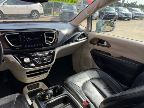 2017 Chrysler Pacifica Touring Plus
