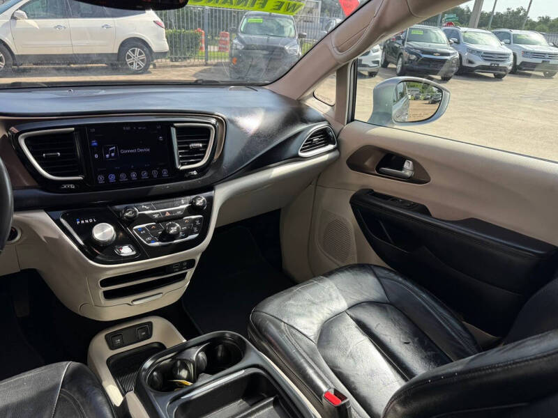 2017 Chrysler Pacifica Touring Plus