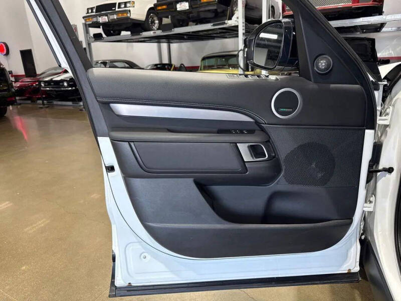 2022 Land Rover Discovery P360 S R-Dynamic