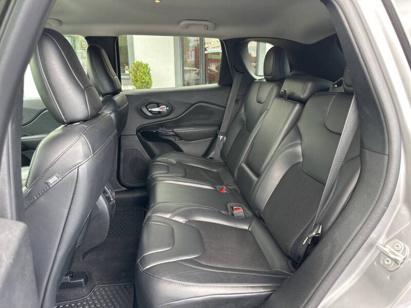 2020 Jeep Cherokee Altitude