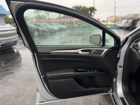 2016 Ford Fusion SE