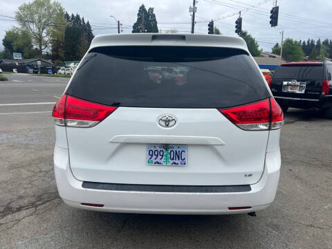 2012 Toyota Sienna Base 7-Passenger
