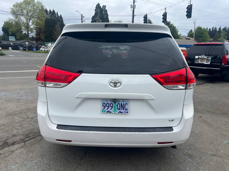 2012 Toyota Sienna Base 7-Passenger