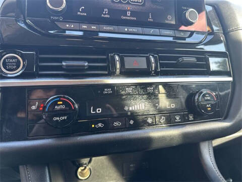 2024 Nissan Pathfinder SV