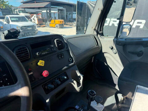 2006 Freightliner M2 106