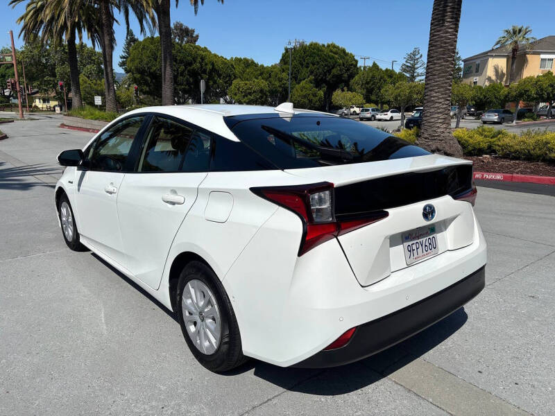 2022 Toyota Prius LE