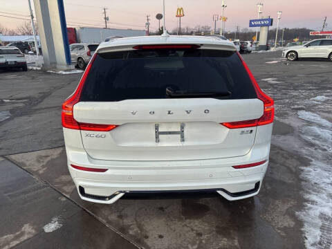 2025 Volvo XC60 B5 Core Dark Theme