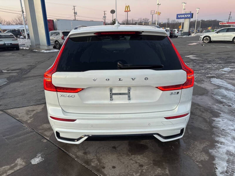 2025 Volvo XC60 B5 Core Dark Theme