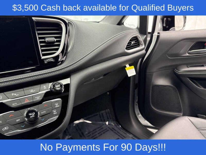 2026 Chrysler Pacifica Select