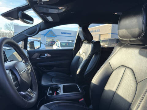 2025 Chrysler Voyager LX